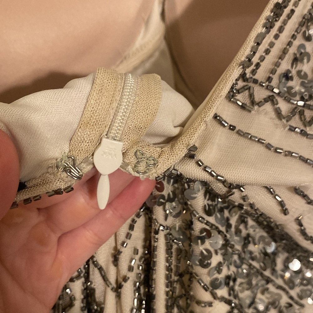 Beautiful formal dress - Picture 9 of 10